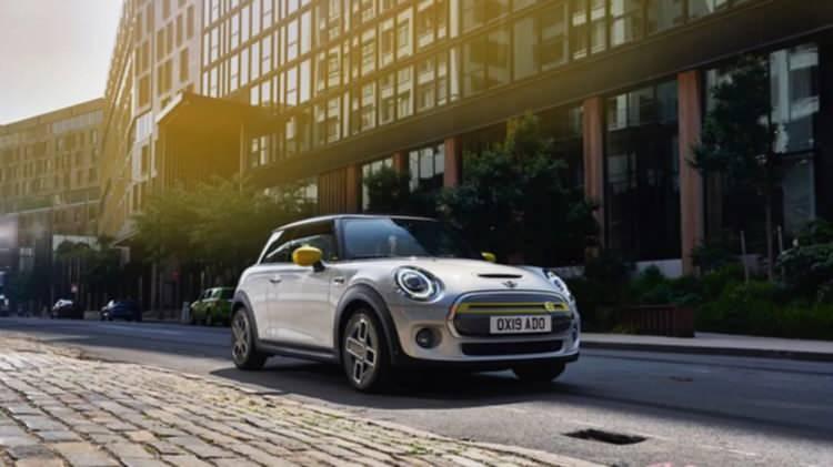 <p><strong>Mini</strong></p>

<p>Mini, kasım ayınca Countryman modelini 150.000 TL’ye 12 Ay %0 faiz ve takas desteği fırsatıyla, 5 Kapı modelini ise 100.000 TL’ye 12 Ay %0 faiz ve takas desteği fırsatıyla tüketicilere sunuyor.</p>
