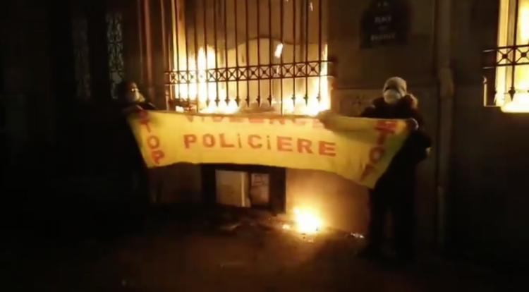 Paris sokaklarında meydan savaşı: Polisten g&ouml;stericilere şiddet