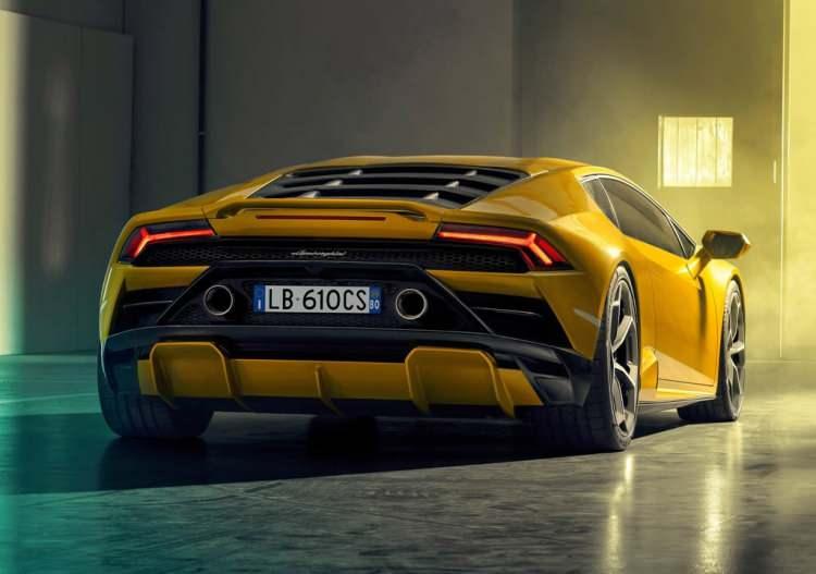 <p>İtalyan lüks otomobil üreticisi Lamborghini, skandal bir reklamla gündeme geldi. Şirket, tepkiler üzerine reklamı geri çekmek zorunda kaldı.</p>
