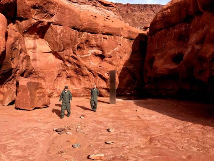<p>ABD'nin Utah eyaletinde havadan yaban koyunu sayımı yapan milli park görevlileri tarafından 18 Kasım’da tesadüfen keşfedilen uzun ve parlak metal monolit, tüm dünyanın ilgisini çekmişti.</p>
