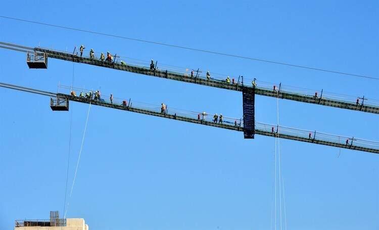 <p>Avrupa ve Asya yakalarındaki kuleleri tamamlanan k&ouml;pr&uuml;n&uuml;n y&uuml;ksekliği Fransa'nın başkenti Paris'teki d&uuml;nyaca &uuml;nl&uuml; Eyfel Kulesi'ni ge&ccedil;ti.</p>

<p>&nbsp;</p>

