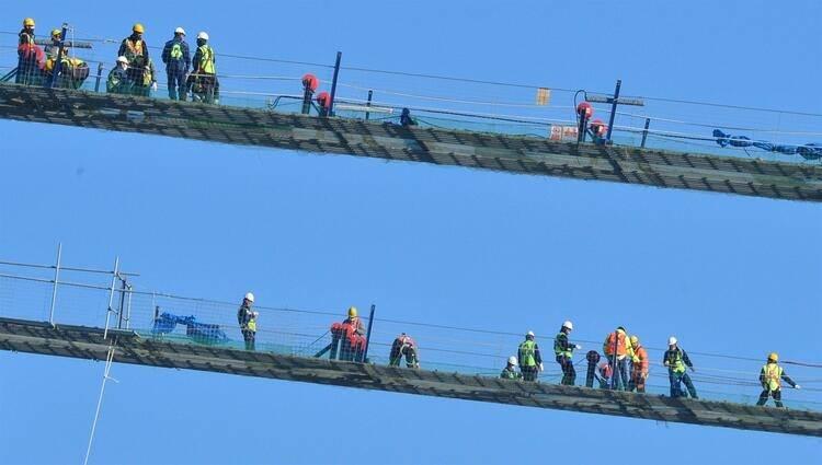 <p>Her iki yakada 333'er metre y&uuml;ksekliğindeki kulelerin &uuml;st kısmı da Seyit Onbaşı'nın &Ccedil;anakkale Savaşları'nda namluya s&uuml;rd&uuml;ğ&uuml; top mermisini temsil edecek şekilde yapılacak.</p>

<p>&nbsp;</p>
