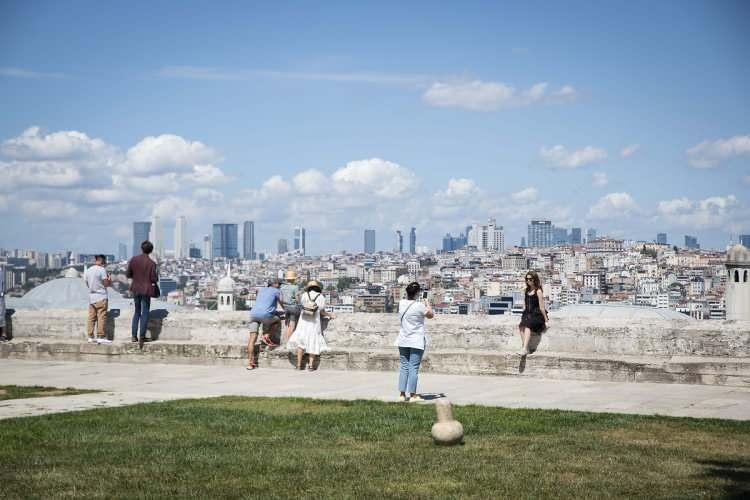 <p>UNESCO Dünya Mirası Listesi’ne de alınan Süleymaniye Camisinin eşi benzeri olmayan bir İstanbul manzarası da bulunuyor. </p>
