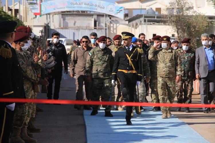 <p>Suriye Milli Ordusu (SMO), ülkenin kuzeyindeki Azez ilçesinde ilk kışlasını törenle hizmete açtı.</p>

<p> </p>
