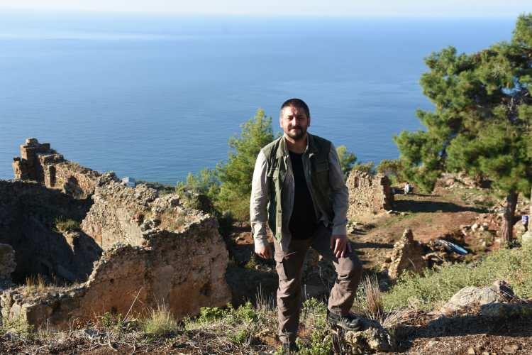 <p>Ergürer, buldukları sikkeler ve yazıtlarda bu bölgede güreşçilerin spor kompleksinin olduğunu gördüklerini ifade ederek, sözlerini şöyle tamamladı:</p>
