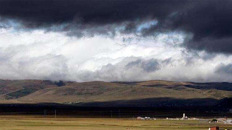 <p><strong>TÜRKİYE LEHİNE OLACAK </strong></p>

<p>Ateşkes görüşmelerinde Cumhurbaşkanı Aliyev'in özellikle talep ettiği Nahçıvan ile Azerbaycan'ın batı illerini bağlayan koridor da bölgenin yeni gerçeklerinden birisi olacak. Eski Sovyetler Birliği döneminde, Nahçıvan ile Azerbaycan'ın ana kısmı, demir yolu ve kara yoluyla birbirine bağlanıyordu.</p>
