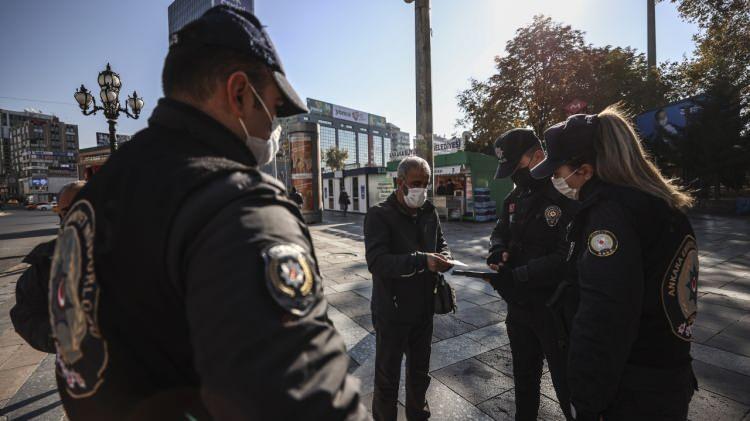 <p>Sokağa çıkma kısıtlamalarının uygulanacağı günlerde istisna kapsamında olduğunu belgeleyen kişiler ve yerler muaf tutulacak.</p>