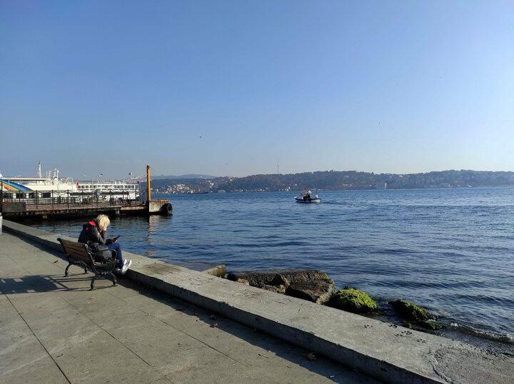 <p>Güneşli hava nedeniyle bazı turistler de spor yapmayı tercih etti.</p>

