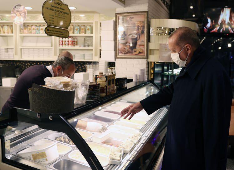 <p>T&uuml;rkiye Cumhurbaşkanı Recep Tayyip Erdoğan, İstanbul'da bir pastaneye girerek alışveriş yaptı.</p>

<p>&nbsp;</p>
