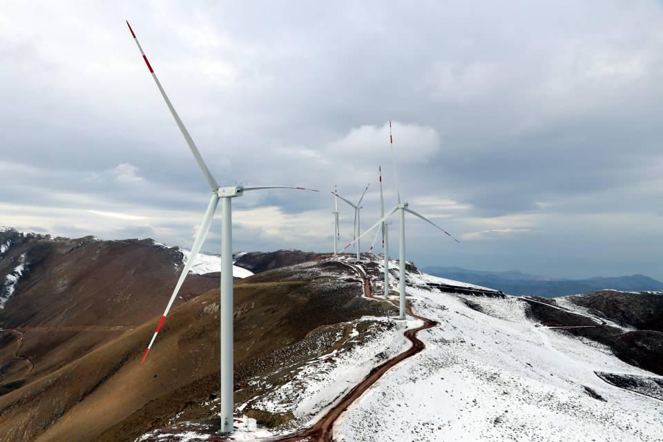<p>Özyeğin, "Ülkemizin enerji arz güvenliğine katkı sağlayan bu 4 projeyi, son dönemde enerjide dışa bağımlılığımızı azaltan olumlu gelişmelerin bir parçası olarak görüyoruz" diye konuştu.</p>

<p> </p>
