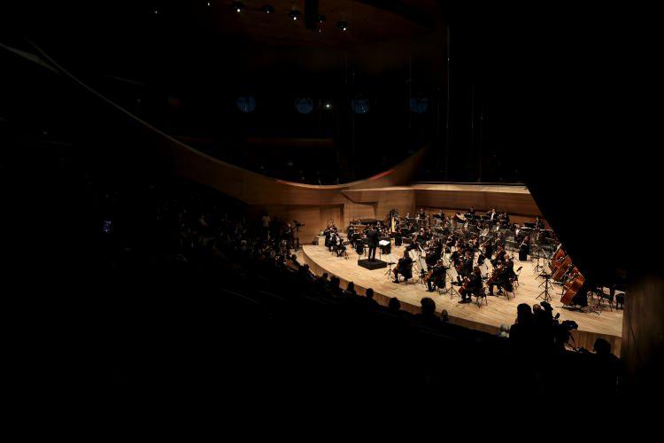 <p>1992'de katıldıkları CSO Konser Salonu ve Koro Binaları Mimari Yarışması'nda birincilik aldıklarını belirten Özcan Uygur da mekanı aynen açıldığı haliyle hayal ettiklerini ve neticenin hayallerindeki gibi olduğunu, yeni sanat mekanının Ankaralılara ve Türkiye'ye hayırlı olmasını diledi.</p>