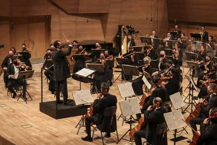 <div>Özcan Uygur, "Bu güzel salonda daha da coşkulu konserler olacak." dedi.</div>
<div> </div>