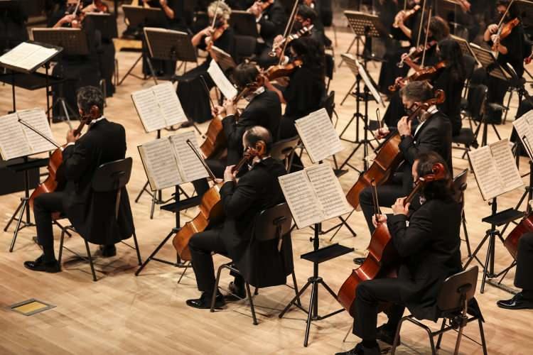 <p>Yıllardır CSO'nun konserlerini takip ettiğini söyleyen Üşenmez, "Açılış konserine de böylesine süper sanatçılar yakışırdı. Emeği geçenlere teşekkür ediyorum." ifadesini kullandı.</p>