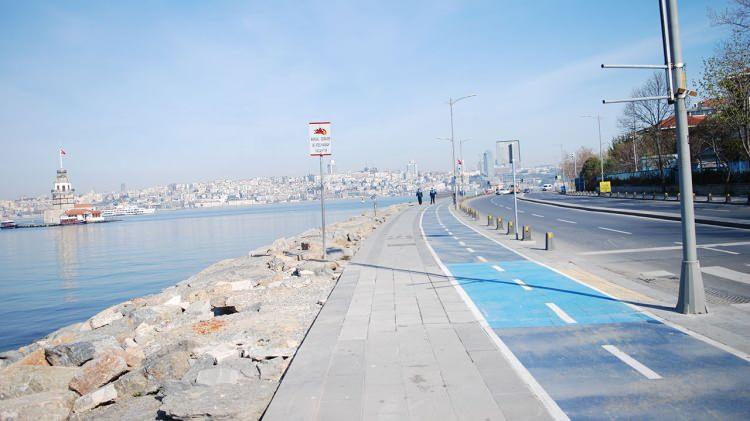 <p>1 Aralık 2020 tarihli Koronavir&uuml;s genelgesi kapsamında seyahat kısıtlaması detayları şu şekilde yayımlandı;</p>

<p>Sokağa &ccedil;ıkma kısıtlaması getirilen s&uuml;re ve g&uuml;nlerde (hafta i&ccedil;i ve hafta sonunda uygulanacak) aşağıda belirtilen zorunlu hallerde şehirlerarası seyahatlere izin verilecektir.</p>
