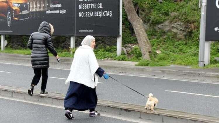 <p>Umumi Hıfzıssıhha Kanunu'nun 27'nci ve 72'nci maddeleri uyarınca il/il&ccedil;e umumi hıfzıssıhha kurulları kararlarının ivedilikle alınacağına işaret edilen genelgede, uygulamada herhangi bir aksaklığa meydan verilmemesi ve mağduriyete neden olunmaması, alınan kararlara uymayanlara Umumi Hıfzıssıhha Kanunu'nun ilgili maddeleri gereğince idari işlem tesis edilmesi ve konusu su&ccedil; teşkil eden davranışlara ilişkin T&uuml;rk Ceza Kanunu'nun 195'inci maddesi kapsamında gerekli adli işlemlerin başlatılacağı aktarıldı.</p>

<p>&nbsp;</p>
