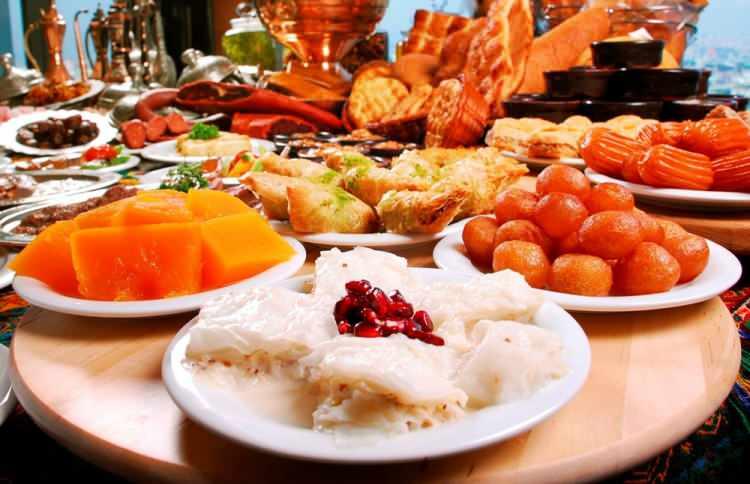 <p><strong>Güllaç tatlısı 2020 aramalarında Türkiye'de sekizinci sıraya oturdu. Ramazanların vazgeçilmezi güllaç kısıtlamaların ilk dönemine denk gelen ramazan günlerinde sofraları süsledi.</strong></p>

<p> </p>
