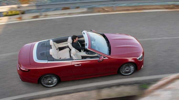 <p><strong>MERCEDES E-SERİSİ COUPE VE CABRİOLET</strong></p>
<p>2020 yılında güncellenen Mercedes-Benz E-Serisi Coupe ve Cabriolet, Ekim itibarıyla Türkiye'de satışa sunulmaya başlandı. Yeni E-Serisi Coupe ve Cabriolet, E 300 olarak adlandırılan, 9G-TRONIC otomatik şanzımanın standart olarak sunulduğu, EQ Boost adındaki 48 Volt beslemeli marş-jeneratörü destekli, 2.0 litrelik turbo beslemeli 4 silindirli benzinli motorlara sahipler.</p>