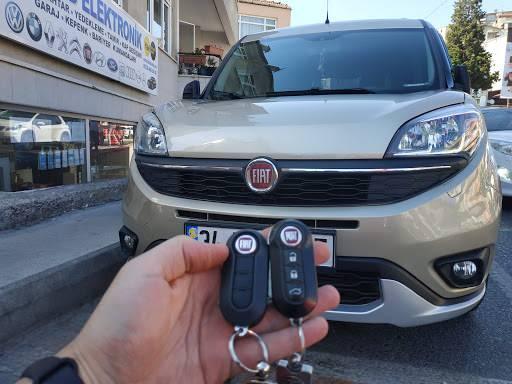 <p><strong>Ticaride Doblo ilk sırayı koruyor</strong></p>
<p>Hafif ticari araçlar kategorisinde ise 3 bin 207 adetle Fiat Doblo ilk sıradaki konumunu bu ay da sürdürdü. </p>
<p>Doblo'yu, 2 bin 899 adetle Ford Transit/Tourneo Courier, 2 bin 838 adetle Fiat Fiorino, 2 bin 107 adetle Ford Transit/Tourneo Connect, 1.782 adetle VW Caddy, 1.407 adetle VW Transporter, 1.116 adetle Renault Kangoo, 1.060 adetle Ford Transit, 984 adetle Peugeot Partner ve 786 adetle de Citroen Berlingo takip etti. </p>