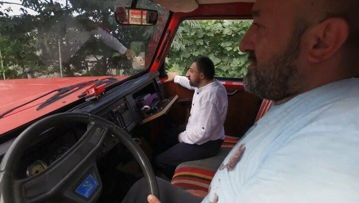 <p>Kendine has hareketleriyle kısa sürede sosyal medyada fenomen olmayı başaran ve takipçi sayısı ile birçok ünlü siyasetçi, sanatçı ve futbolcuyu geride bırakan 'Köksal Baba' lakaplı Köksal Bektaşoğlu hayali olan kırmızı kamyonete kavuştu. Birçok kesiminin sosyal medya üzerinden tanıdığı Trabzonlu 45 yaşındaki Köksal Bektaşoğlu namı diğer 'Köksal Baba'nın hayatı belgesele taşındı.</p>

<p> </p>
