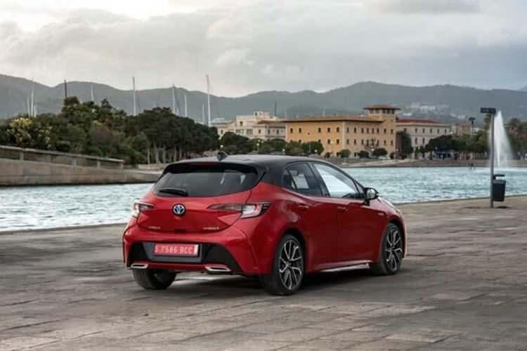 <p><strong>TOYOTA COROLLA HATCHBACK</strong></p>

<p>Toyota uzun yıllar boyunca hatchback modelini Auris adıyla satışa sunmuştu. Ancak yeni Corolla ailesi bu geleneği bozdu ve hatchback modeli Corolla adıyla 2020 model olarak geri döndü.</p>
