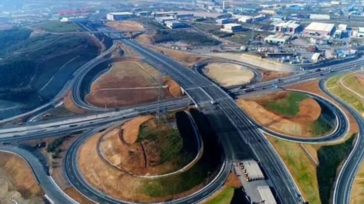 <p>Toplam uzunluğu 398,4 kilometreyi bulan projenin tamamında, yaklaşık 12,4 milyon ton sıcak asfalt serildi, 18,8 milyon ton soğuk karışım imalatı yapıldı, 11,5 milyon metreküp beton kullanıldı.</p>