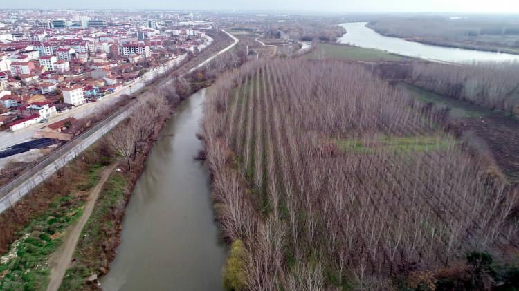 <p><strong>MERİÇ VE TUNCA’NIN DEBİLERİ ARTTI</strong></p>
<p>DSİ Edirne 11'inci Bölge Müdürlüğü, son yaptığı ölçümlerde 2 metreküp/saniye olan Tunca Nehri'ni 7 metreküp/saniye olarak ölçüldü. </p>