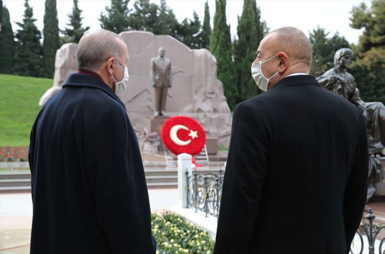 <p>Cumhurbaşkanı Erdoğan, Ermenistan işgalindeki Azerbaycan topraklarının kurtarılması dolayısıyla düzenlenecek Zafer Geçidi Töreni'ne katıldı.</p>

<p> </p>
