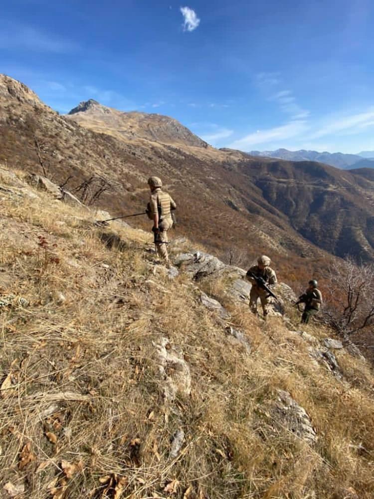 <p>Diğer malzemeler ise yerinde imha edilmiştir. Sığınak, barınak ve mağaralar da kullanılamaz hale getirilmiştir.</p>