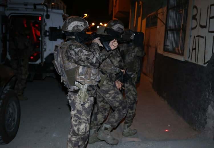 <p> Adana'da terör örgütü DEAŞ'a yönelik operasyonda eylem hazırlığında olduğu değerlendirilen 4 kişi gözaltına alındı. </p>

<p> </p>
