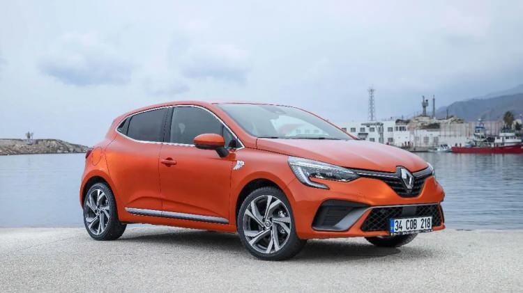 <p>Renault, 17 bin 418'le ikinci</p>