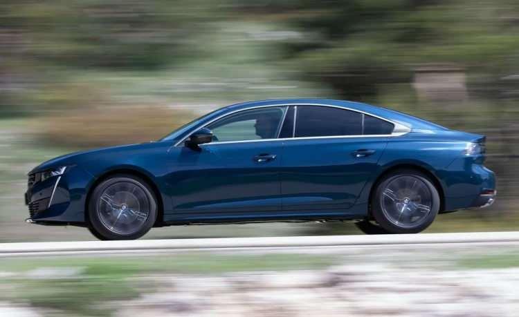 <p>ve 4 bin 696 adetle de Toyota izledi.</p>