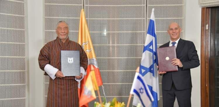 <p>İsrail medyasında yer alan haberlere göre, İsrail'in Güney Asya ülkesi olan Butan ile ilk kez diplomatik ilişkiler kurduğu ve anlaşmanın İsrail'in Hindistan Büyükelçisi Ron Malka tarafından imzalandığı belirtildi. </p>
