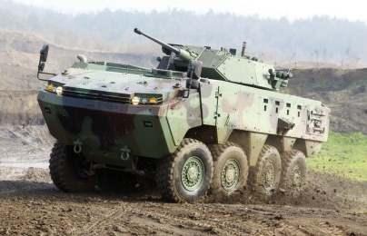 <p><strong>ARMA</strong></p>
<p>ARMA yüksek taktik ve teknik özelliklere sahip yeni nesil çok tekerlekli modüler bir araçtır. Üstün hareket kabiliyeti, yüksek mayın ve balistik koruma ile geniş yelpazede silah entegrasyon opsiyonları sayesinde ARMA gerçek savaş alanında, en zor arazi ve iklim koşullarında, barış koruma ve insani yardım operasyonlarında modern ordulara hizmet verebilmektedir. ARMA 6X6; zırhlı personel taşıyıcı, zırhlı muharebe aracı, komuta kontrol, KBRN keşif, yaralı tahliye, sürücü eğitim, ileri gözetleyici ve keşif aracı gibi farklı görevlere uygundur ve amfibik opisyonu da mevcuttur.</p>