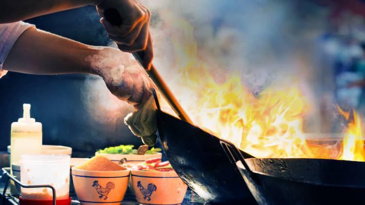 <p><strong>3 - STREET FOOD</strong></p>
<p>Bu belgeselde, Dünya üzerindeki sokak lezzetlerinin çıkış öyküsü, sokak lezzetlerinin ustaları üzerinden aktarılıyor.</p>