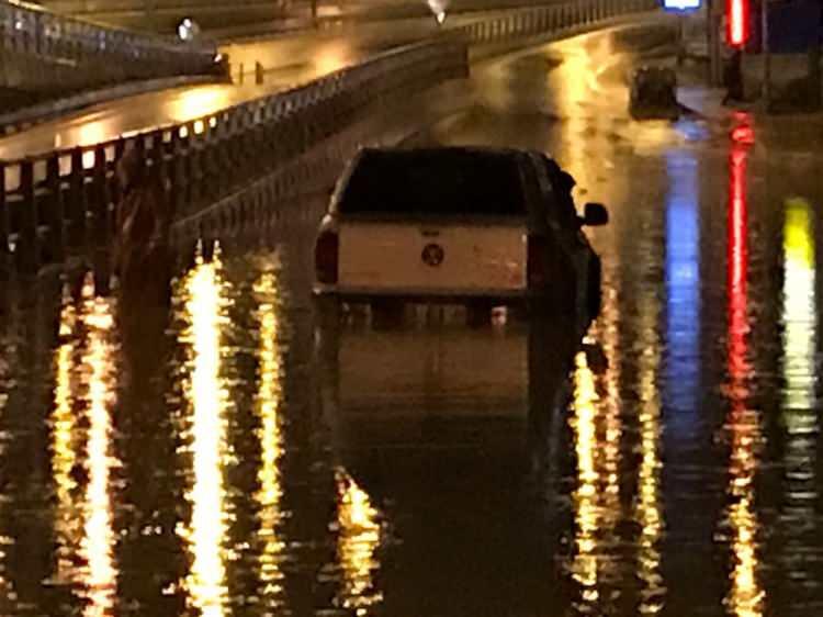 <p>Bu arada, sağanak yağmur nedeniyle Kuşadası Belediyesi ve Aydın Büyükşehir Belediyesi ekipleri şehir genelinde önlemler aldı. </p>