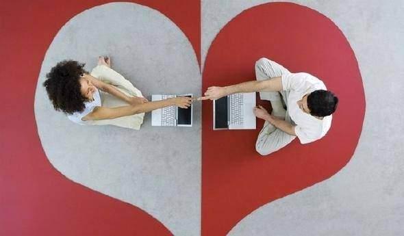<p>Günümüz Türkiye'sinde evlenen her 8 çiftten 1'i internette tanışıyor.</p>
<p> </p>