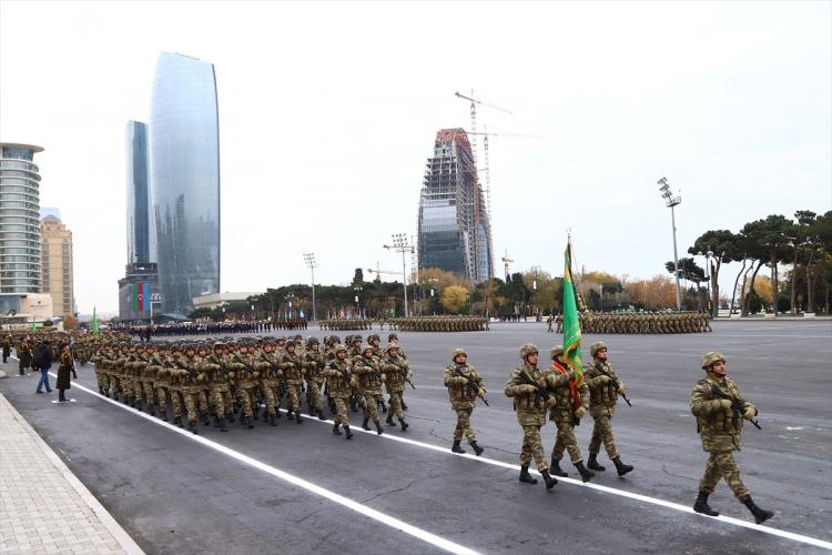 <p>Azerbaycan Silahlı Kuvvetlerinin katılımıyla gerçekleştirilecek tören için provalar yapılıyor. </p>
