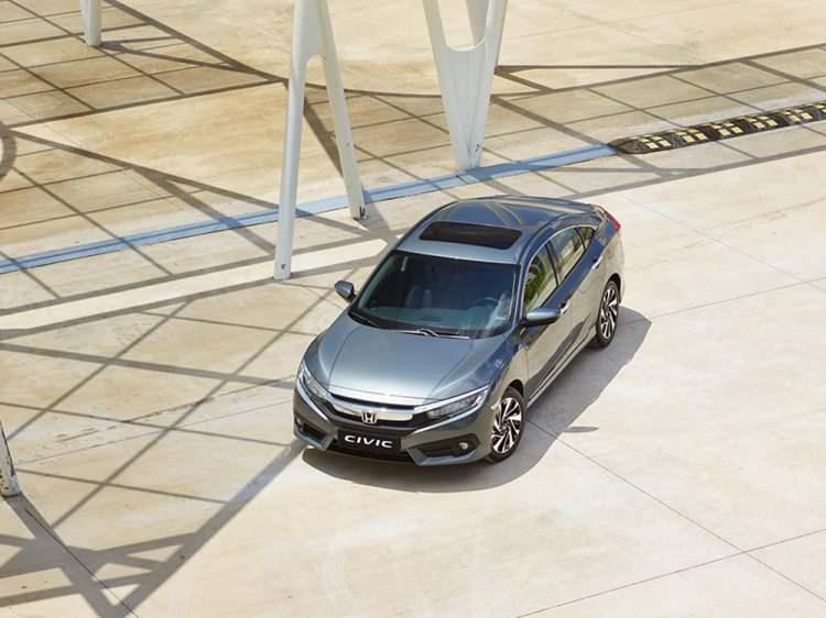 <p><strong>HONDA</strong></p>
<p>Civic Sedan 1.6L Eco Elegance Otomatik Benzin<br />
<br />
Liste fiyatı 231.200 TL</p>
<p><strong>ARALIK KAMPANYALARI</strong></p>
<p>Aralık ayı boyunca yüzde 0.49 faiz oranıyla 12 ay vadeli 60.000 TL’lik taşıt kredisi imkanı.</p>