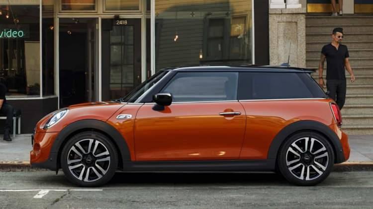 <p><strong>MINI</strong> 3 KAPI Otomatik Benzin Pure / 1499 / 136BG </p>
<p>Fiyatı 298.978 TL</p>
<p>KAMPANYALAR</p>
<p>-Bu aya özel, Yeni MINI Countryman ALL4 150.000 TL kredi kullanımına 12 ay vade ile %0 faiz avantajı ve 10.000 TL takas desteği</p>
<p>-MINI 5 Kapı 100.000 TL kredi kullanımına 12 ay vade ile %0 faiz avantajı veya Orijinal MINI Kış jant-lastik seti hediyesiyle Borusan Otomotiv MINI Yetkili Satıcılarında. Üstelik 10.000 TL takas desteği fırsatı</p>
