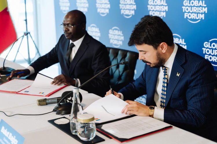 <p><strong>"Çad'a 1 milyar dolarlık turizm yatırımı hedefliyoruz"</strong></p>
<p>Dünya Turizm Forumu Enstitüsü Başkanı Bulut Bağcı, bir süre önce Çad'da ziyaret ettiği Cumhurbaşkanı İdris Debi Itno ile mutabakata vardıkları Global Turizm Forumu'nu Mart 2021'de Çad'da düzenleyeceklerini bildirdi.</p>