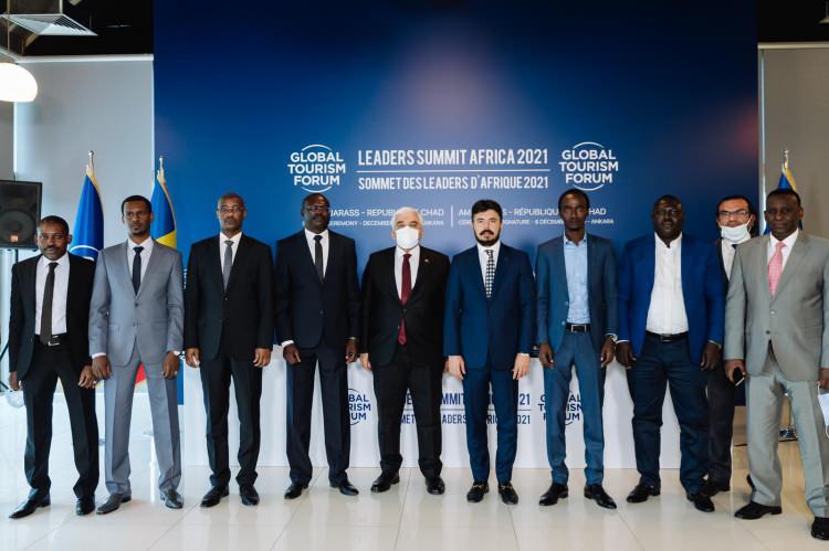 <p>Pandemiye rağmen hayata geçirecekleri forumda, dünya genelinden turizm ve turizm yatırımı alanında 1000 katılımcıyı ağırlayacaklarını anlatan Bağcı, konukların özel uçakla Çad'a getirileceğini ve hijyen kurallarına azami dikkat gösterileceğini aktardı.</p>
<p> </p>
<p>Bağcı, iki günlük programda Çad'ın turizm ve turizme bağlı sektörlerdeki yatırım imkanlarının konuşulacağını kaydederek, özellikle başkent Emcemine ile Amjarasse bölgesinin ön plana çıkarılacağını ifade etti.</p>