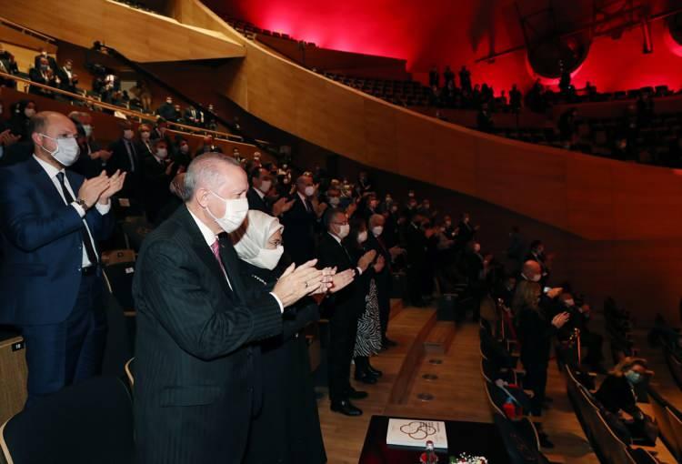 <p>Açılışı şef Cemi’i Can Deliorman yönetiminde yapıldı. Mimari açıdan göz dolduran yeni binanın açılışına Türkiye Cumhurbaşkanı Recep Tayyip Erdoğan ve eşi Emine Erdoğan katıldı. </p>
