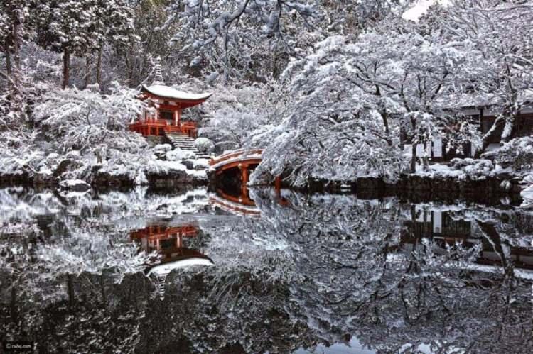 <p>Kar yağışı sonrası Japonya'daki Kyoto tapınağı.</p>