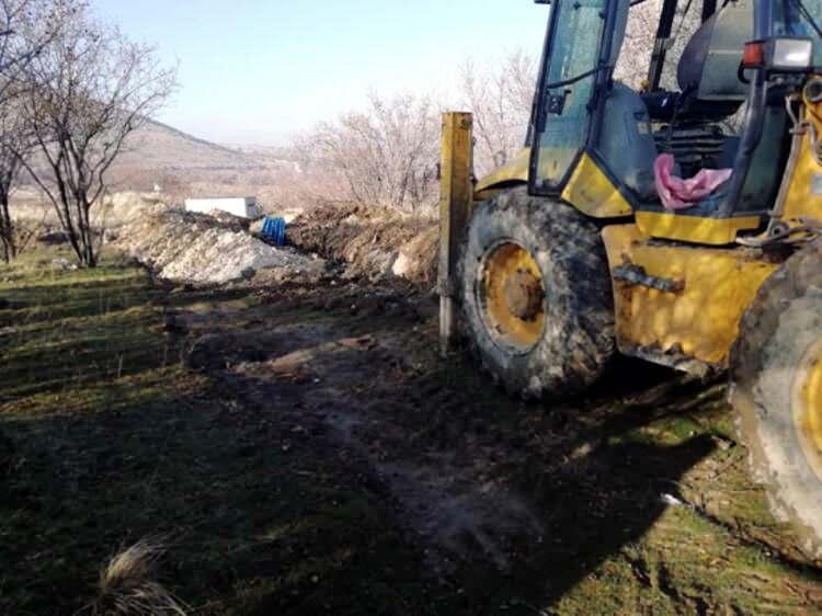 <p>Gelen Müze Müdürlüğü ekipleri yaptıkları incelemede küpün içinde 300'ün üzerinde gümüş sikke olduğunu belirledi.</p>
<p> </p>