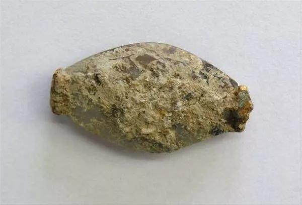<p>Arkeolojik kazılarda bulunan bu eserin değeri temizlendikten sonra ortaya çıktı. 3.5 cm uzunluğunda bir taş üzerinde 3.500 yıllık muhteşem bir çizim bulundu. </p>
<p> </p>
