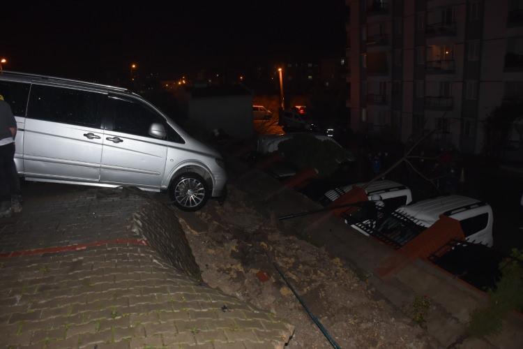 <p> Birçok kişi evdeydi, çok şükür kimse yoktu burada, sesi duyan komşularımız olmuş. Benim de aracım var burada, motorum da var. </p>
