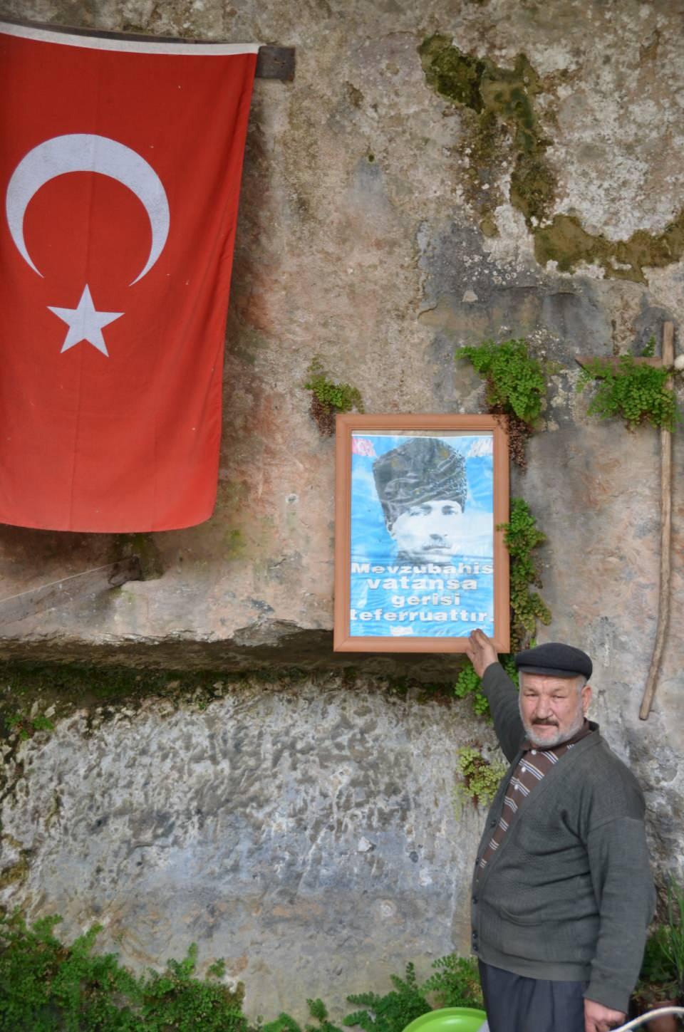 <p><strong>Mağaranın ismini dönemin Turizm Bakanı Fikri Sağlar verdi.</strong><br />
<br />
Mağaranın isminin 1993 yılında Kültür Bakanlığı yapan Fikri Sağlar tarafından verildiğini anlatan Öztürk, şöyle devam etti:<br />
“60 yaşındayım. Mesleğim marangozluktu. </p>

