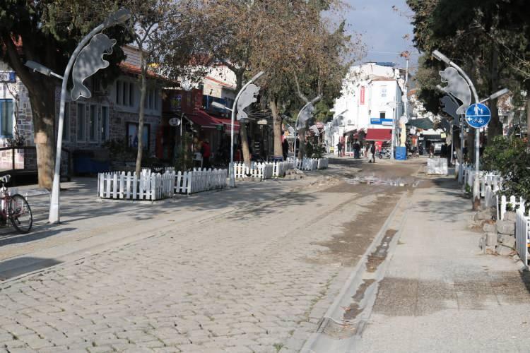 <p>'KALAN BÖLÜME DE GRANİT TAŞ DÖŞENECEK'</p>
<p> </p>
<p>10 Aralık'ta toplanan İzmir 2 Numaralı Kültür Varlıklarını Koruma Bölge Kurulu konuyu tekrar değerlendirdi. </p>