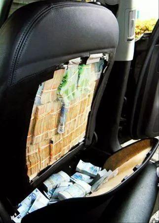 <p>Fransız polisi durdurdukları bir araçta 1,8 milyon euro buldu.</p>
<p> </p>