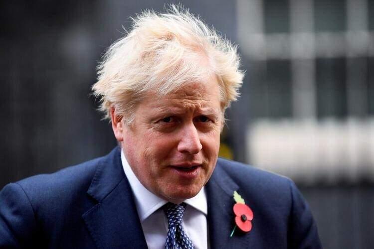 <p>İngiltere Başbakanı Boris Johnson "önemli ölçüde belirsizlik" olsa da yeni mutasyonun eskisine kıyasla yüzde 70 daha bulaşıcı olduğunu belirtti.</p>

<p> </p>
